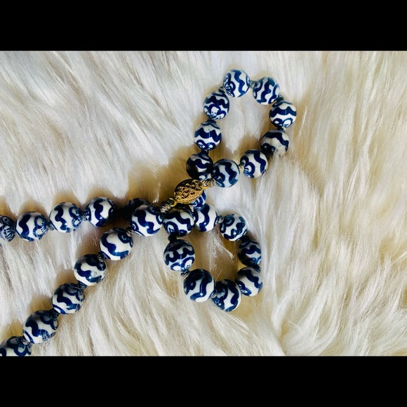 Vintage blue and white porcelain necklace tied knots great condition and clasp - Picture 2 of 8